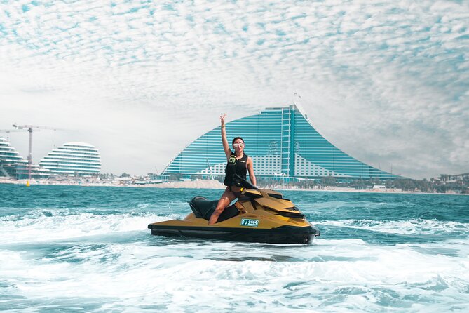 24 Karat Gold Jet Ski Adventure with Burj Khalifa View - What the guides add to the experience
