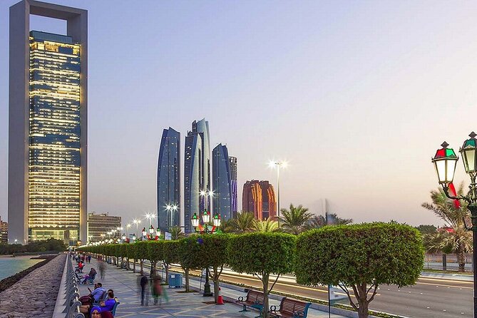 Abu Dhabi City Tour from Abu Dhabi - Marina Mall is your lunch break