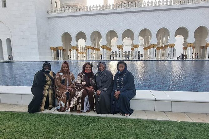 Abu Dhabi City Tour From Dubai - Dates, carpets, and the shopping-stop question