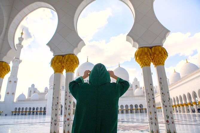 Abu Dhabi City Tour: Grand Mosque, Palace, Souk, Louvre & Ferrari - Sheikh Zayed Grand Mosque: give this stop your full attention
