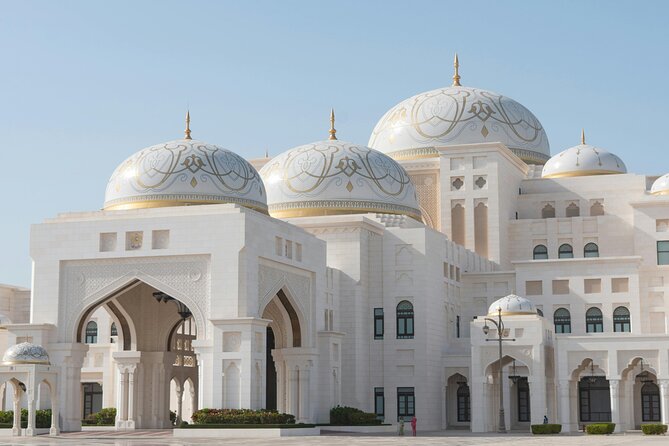 Abu Dhabi City Tour: Grand Mosque, Palace, Souk, Louvre & Ferrari - Abu Dhabi Dates Market: a more grounded stop