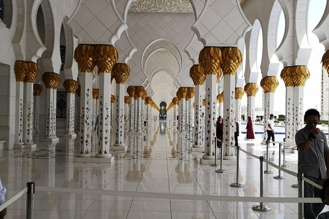 Abu Dhabi City Tour (Grand Mosque & Qasr Al Watan) - Lunch is on your own