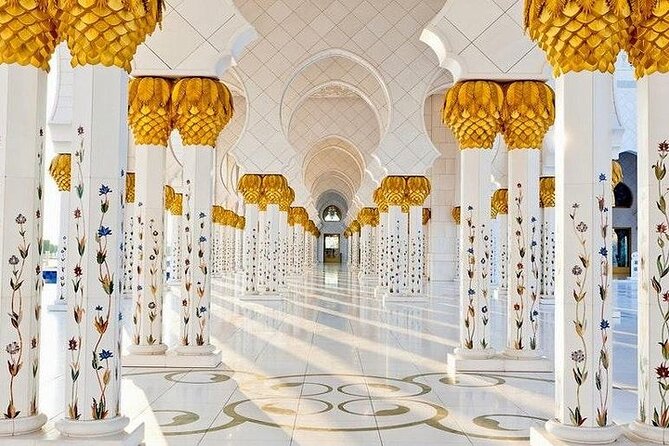 Abu Dhabi City Tour in 4x4 Private Vehicle - Qasr Al Watan and the presidential palace complex