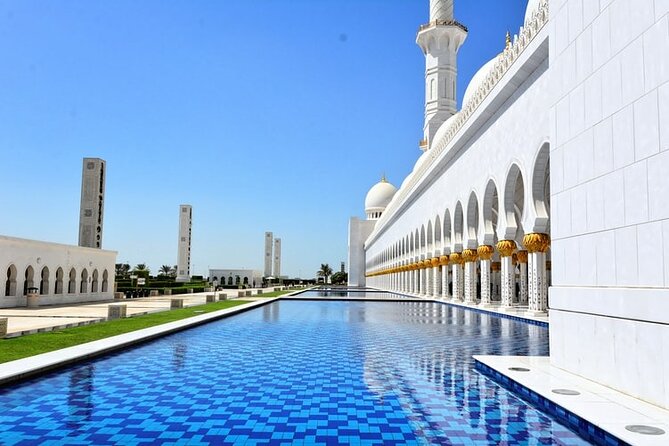 Abu Dhabi City Tour With Shaikh Zayed Grand Mosque. - The guide, the transport, and the group size