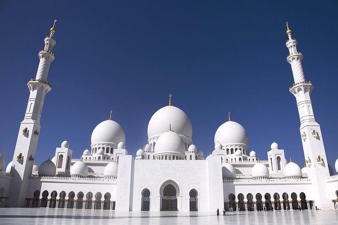 Abu Dhabi Day Tour From Dubai with Sheikh Zayed Grand Mosque - The Corniche is a quick skyline stop