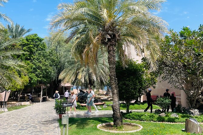 Abu Dhabi Full Day City Tour From Dubai - The dates market brings a local shopping note