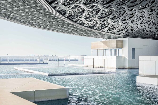 Abu Dhabi Grand Mosque Tour and Louvre Museum Visit from Dubai - How the guides affect the experience