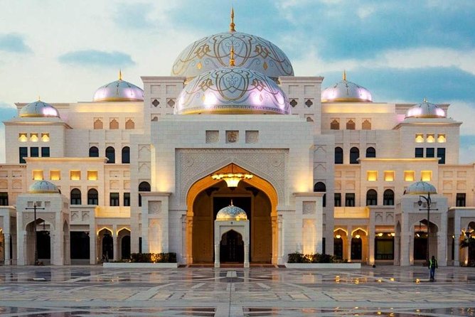 Abu Dhabi Half Day City Tour - The Corniche shows Abu Dhabi’s public waterfront
