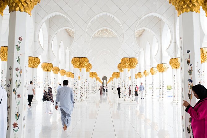 Abu Dhabi Mosque and Entry ticket to Warner Bros from Dubai - From quiet marble to Warner Bros. World