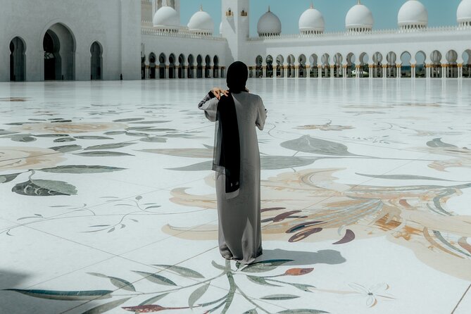 Abu Dhabi Sheikh Zayed Grand Mosque Private Tour - What the guides add to the day