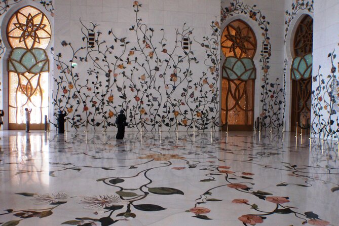 Abu Dhabi - Sheikh Zayed Grand Mosque Tour In A Private Vehicle - The value of a $300 private group tour