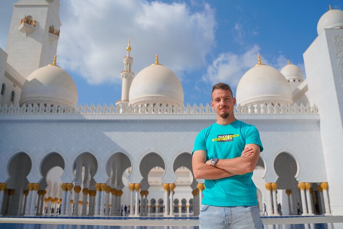 Abu Dhabi Sheikh Zayed Mosque Half-Day Guided Tour from Dubai - What the guide adds to the experience