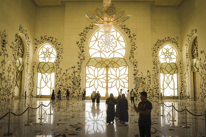 Abu Dhabi Sheikh Zayed Mosque Half-Day Guided Tour from Dubai - Morning or afternoon: choosing your departure