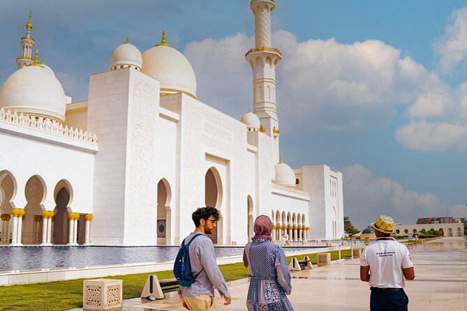 Abu Dhabi Sightseeing Tour: Sheikh Zayed Mosque, Heritage Village & Dates Market - Why this four-hour Abu Dhabi tour works