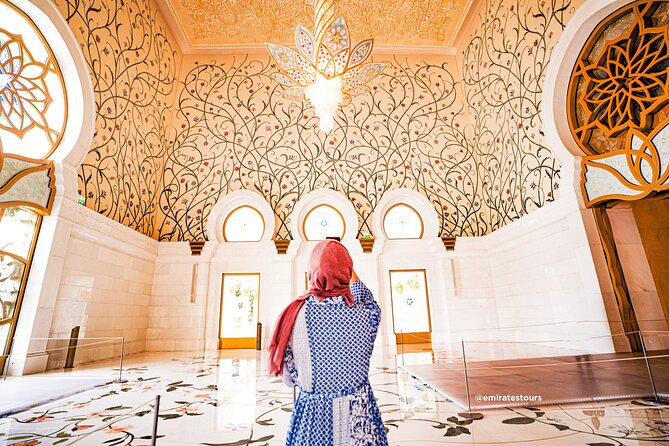 Abu Dhabi Sightseeing Tour: Sheikh Zayed Mosque, Heritage Village & Dates Market - The guide can make or break the morning