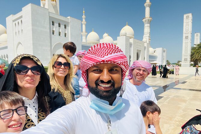 Abu Dhabi Tour Grand Mosque Emirates Palace Heritage Village - Dates and dry fruit at Al Mina Souk