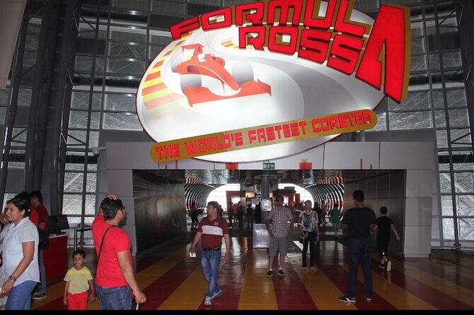 Abudhabi City Tour From Dubai - The dates market gives the tour a local pause