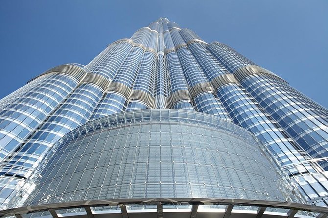At the Top, Burj Khalifa 124/125 - A 360 Degree View of Dubai