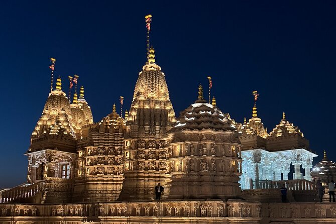 BAPS Hindu Temple And Sheikh Zayed Mosque Tour - The drive from Dubai and the small-group advantage