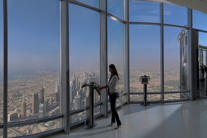 Burj Khalifa At The Top & Underwater Zoo Aquarium with Transfer - Burj Khalifa: seeing Dubai from floor 124