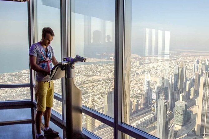 Burj Khalifa At The Top & Underwater Zoo Aquarium with Transfer - Who will get the most from this tour