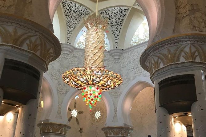 DEAL: Sheikh Zayed Grand Mosque and Dubai Red Dunes with BBQ Dinner - Sandboarding, camels, and a short activity list