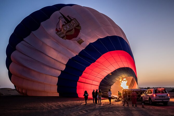 Deluxe Hot Air Balloon Ride with Breakfast & Flight Falcon Show - From Dubai hotel to the desert before dawn