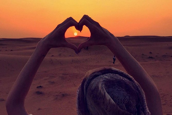 Desert Safari 4X4 Experience from Dubai - Sandboarding, with no extra fee