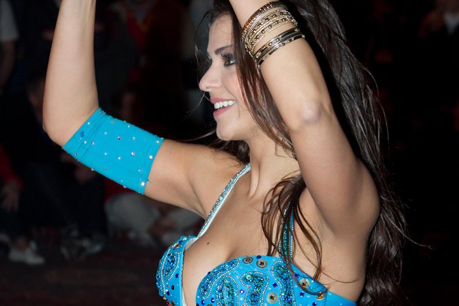 Desert Safari with BBQ Dinner - UAE Must Do - Henna, shisha, and live evening shows
