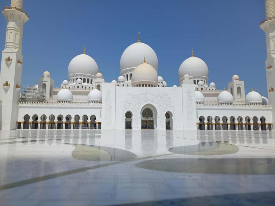 Discover Abu Dhabi: A Full-Day Tour with Lunch - The big question: Abu Dhabi tour or Abu Dhabi plus Dubai?