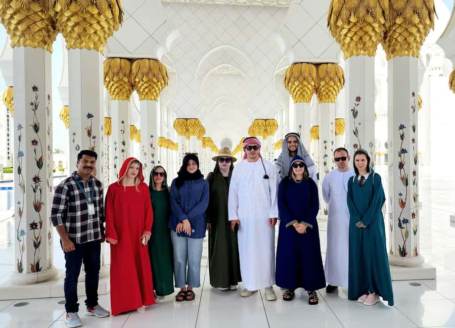 Discover Abu Dhabi: A Full-Day Tour with Lunch - Morning pickup and the drive south
