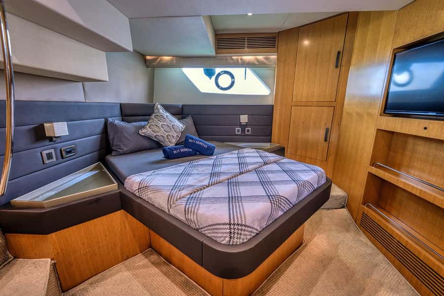 Dubai: 2-Hour Private Yacht Cruise around Burj Al-Arab - Who will enjoy this yacht cruise?