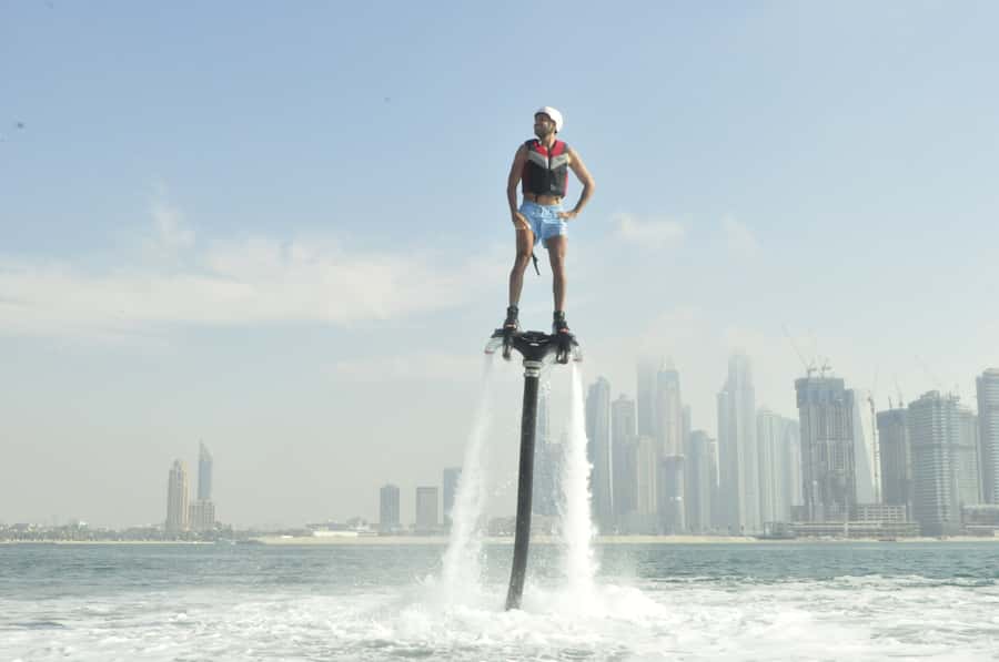 Dubai: 30-Min Flyboard Beginner Session at The Palm Jumeirah - Timing, clothing, and small practical tips