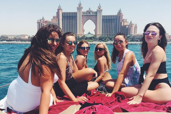 Dubai 3h Sea escape: Swim! Tan! Sightsee! - Music, snacks, and an easygoing afternoon
