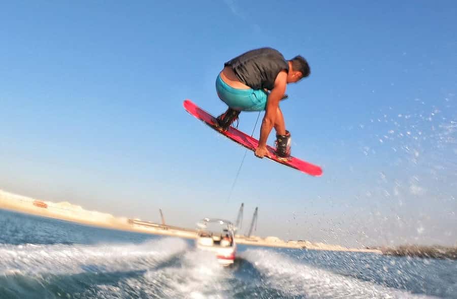 Dubai: 45Min Wakeboarding Experience - Waves can make a big difference
