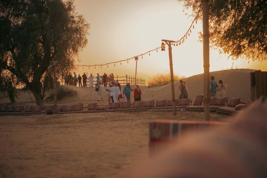 Dubai: Al Marmoom and Al Qudra Lakes Guided Tour with Dinner - Sunset at Al Marmoom Reserve