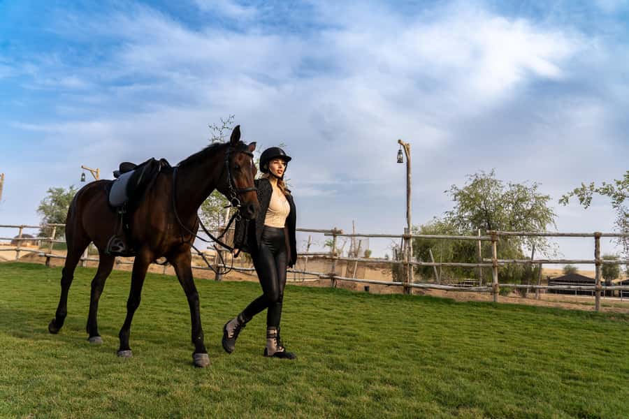 Dubai: Al Marmoom Oasis Horse Riding Experience with Snack - What to wear for a safe ride