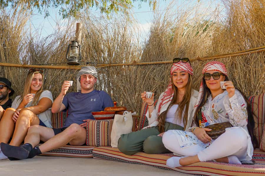 Dubai: Al Marmoom Oasis Safari, Animal Spotting & Breakfast - Riding through the dunes in a 1980s G-Class