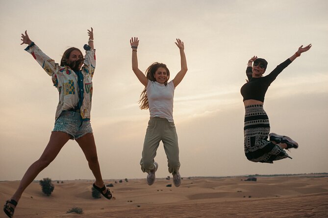 Dubai: Al Marmoom Oasis Vintage Safari: Camels, Stargazing & Meal - Sunset, falcons, henna, and Arabian dress