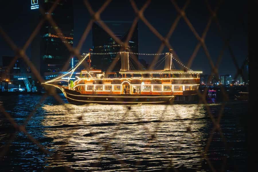 Dubai: Al Seef Largest Dhow Dinner Cruise with Live Show - What happens during the 1.5-hour cruise