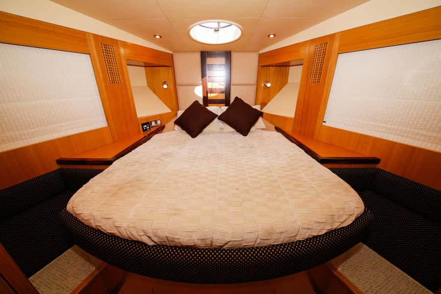 Dubai: Atlantis and Burj Al Arab Cruise on Luxury Yacht - Palm Jumeirah from the water