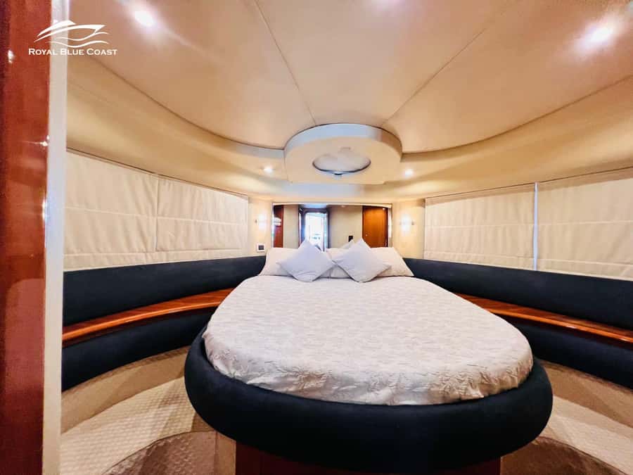 Dubai: Azimut 42 Feet Private Luxury Yacht Cruise - Is $160 good value?