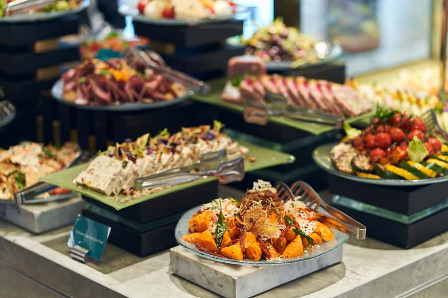 Dubai: Buffet Dinner at Saffron in Atlantis the Palm - Southeast Asian dishes and the open-flame claypot