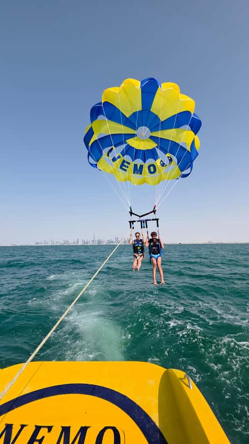 Dubai: Burj Al Arab Parasailing, Ice Cream, Pics, and Videos - The crew makes a real difference
