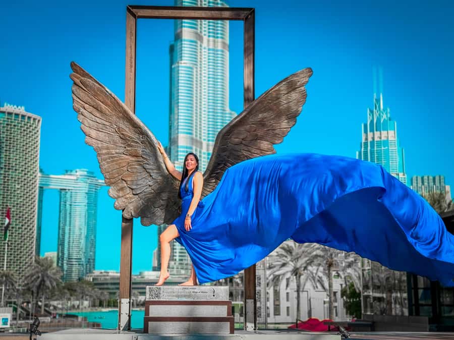 Dubai: Burj Khalifa Flying Dress Videography Shoot - Choosing the dress before the shoot