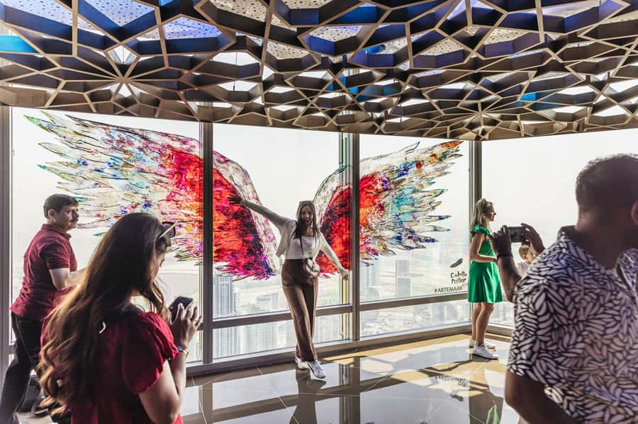 Dubai: Burj Khalifa Sky Level 148, 124, & 125 Entry Ticket - Watching the Dubai Fountain from above