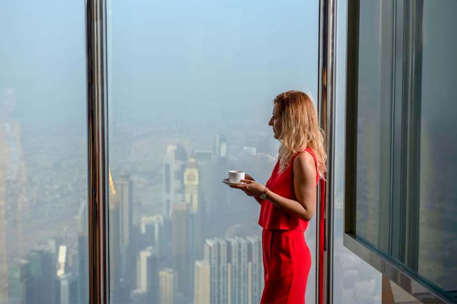 Dubai: Burj Khalifa VIP Experience Level 152 Lounge Access - Lounge service, canapés, and drinks