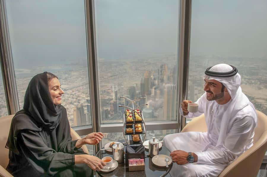 Dubai: Burj Khalifa VIP Experience Level 152 Lounge Access - Why sunset is beautiful, and why it is not always easiest