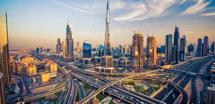 Dubai: City Tour with Professional Guide in Luxury Car - A fast introduction to Dubai’s two very different sides