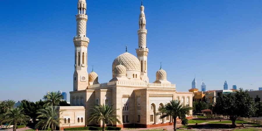 Dubai: City Tour with Professional Guide in Luxury Car - Dubai Frame and Jumeirah Mosque: photos with a side of perspective